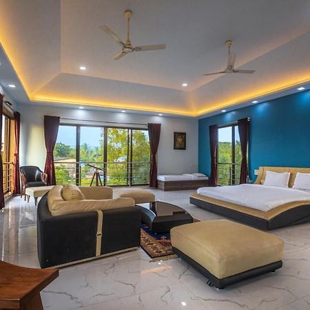 Saffronstays Aura, Alibaug - Luxury Pool Villa With A Game Room And Spacious Lawn Alībāg Zewnętrze zdjęcie