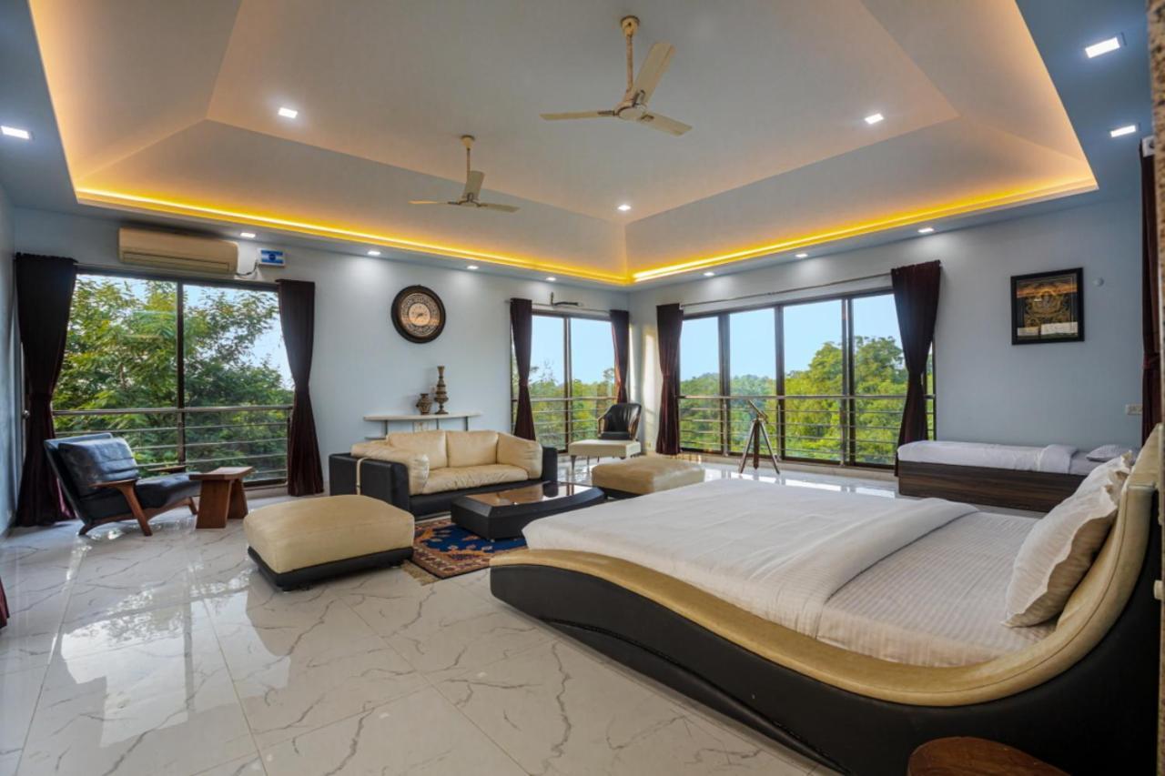 Saffronstays Aura, Alibaug - Luxury Pool Villa With A Game Room And Spacious Lawn Alībāg Zewnętrze zdjęcie