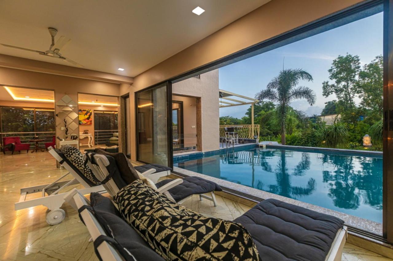 Saffronstays Aura, Alibaug - Luxury Pool Villa With A Game Room And Spacious Lawn Alībāg Zewnętrze zdjęcie