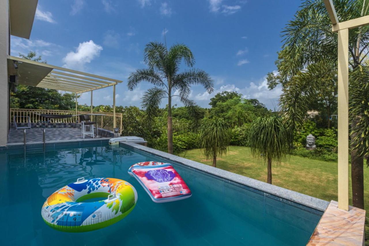 Saffronstays Aura, Alibaug - Luxury Pool Villa With A Game Room And Spacious Lawn Alībāg Zewnętrze zdjęcie