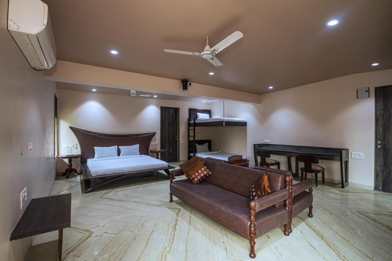 Saffronstays Aura, Alibaug - Luxury Pool Villa With A Game Room And Spacious Lawn Alībāg Zewnętrze zdjęcie