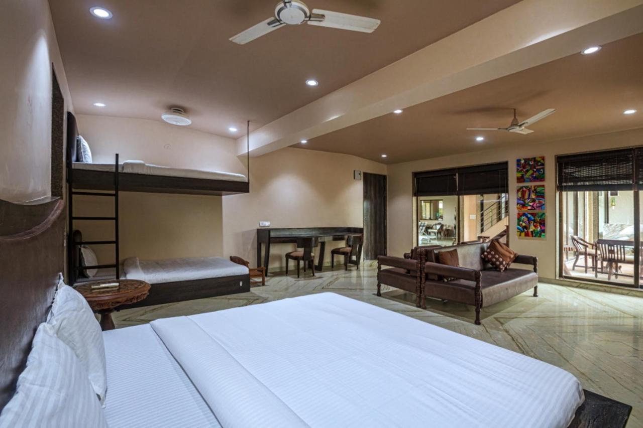 Saffronstays Aura, Alibaug - Luxury Pool Villa With A Game Room And Spacious Lawn Alībāg Zewnętrze zdjęcie