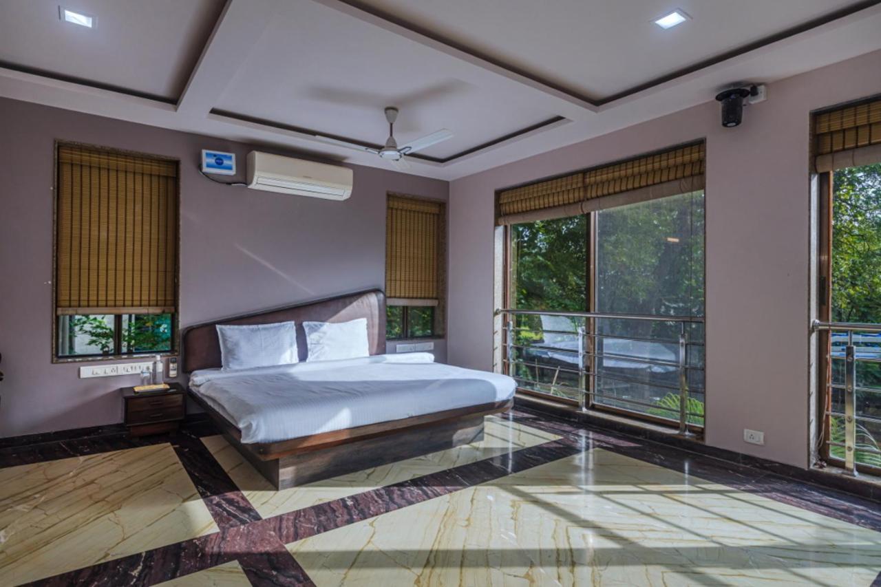 Saffronstays Aura, Alibaug - Luxury Pool Villa With A Game Room And Spacious Lawn Alībāg Zewnętrze zdjęcie
